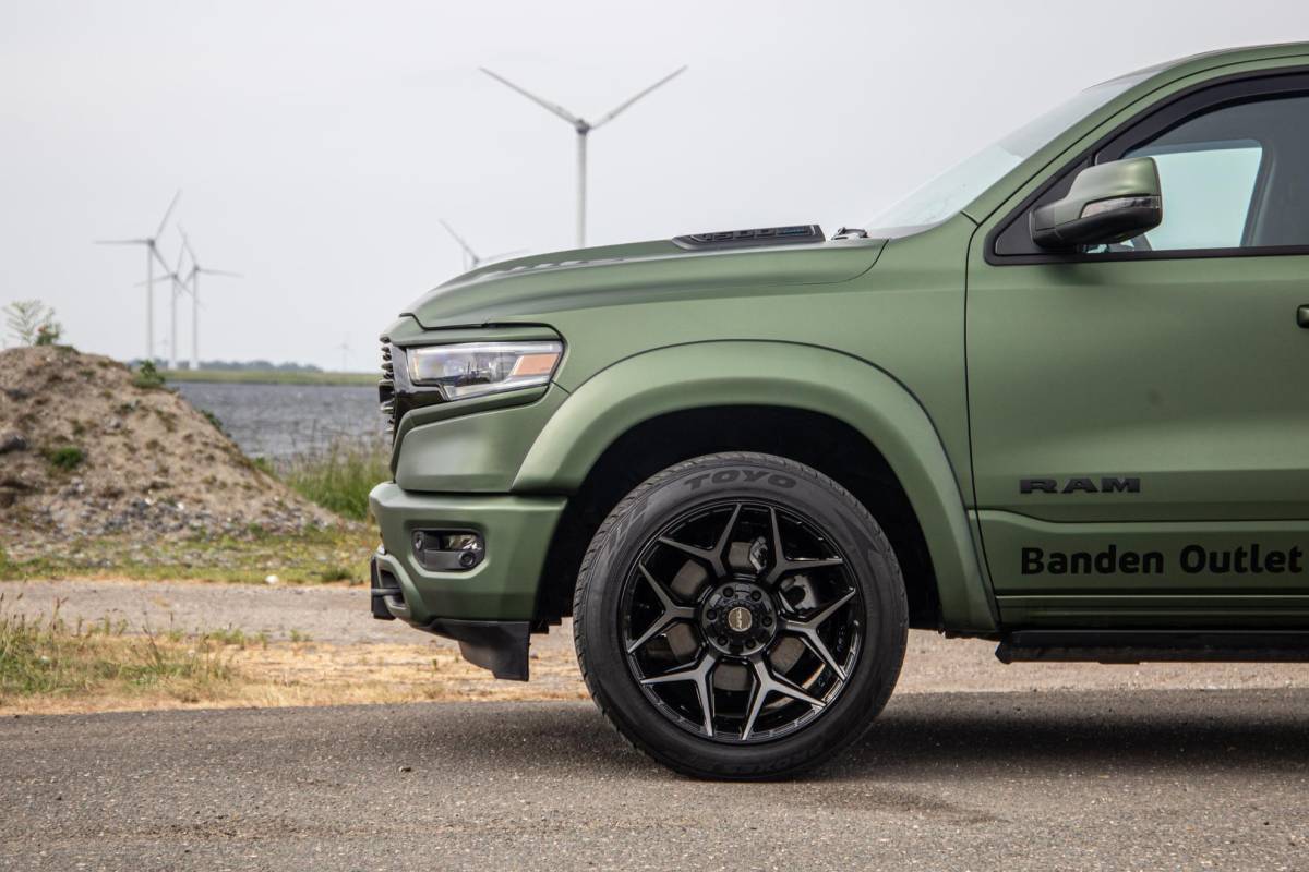 Dodge Ram 1500 Dodge Ram 1500 5.7 V8 4×4 Crew Cab Limited BPM VRIJ / ALL IN PRIJS / PANO / KLEP / WIDE BODY / GARANTIE