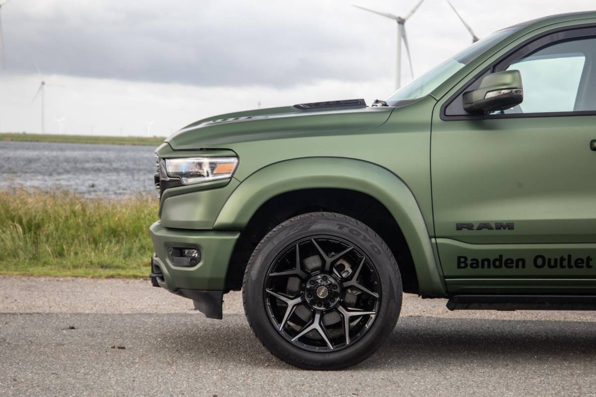 Dodge Ram 1500 Dodge Ram 1500 5.7 V8 4×4 Crew Cab Limited BPM VRIJ / ALL IN PRIJS / PANO / KLEP / WIDE BODY / GARANTIE