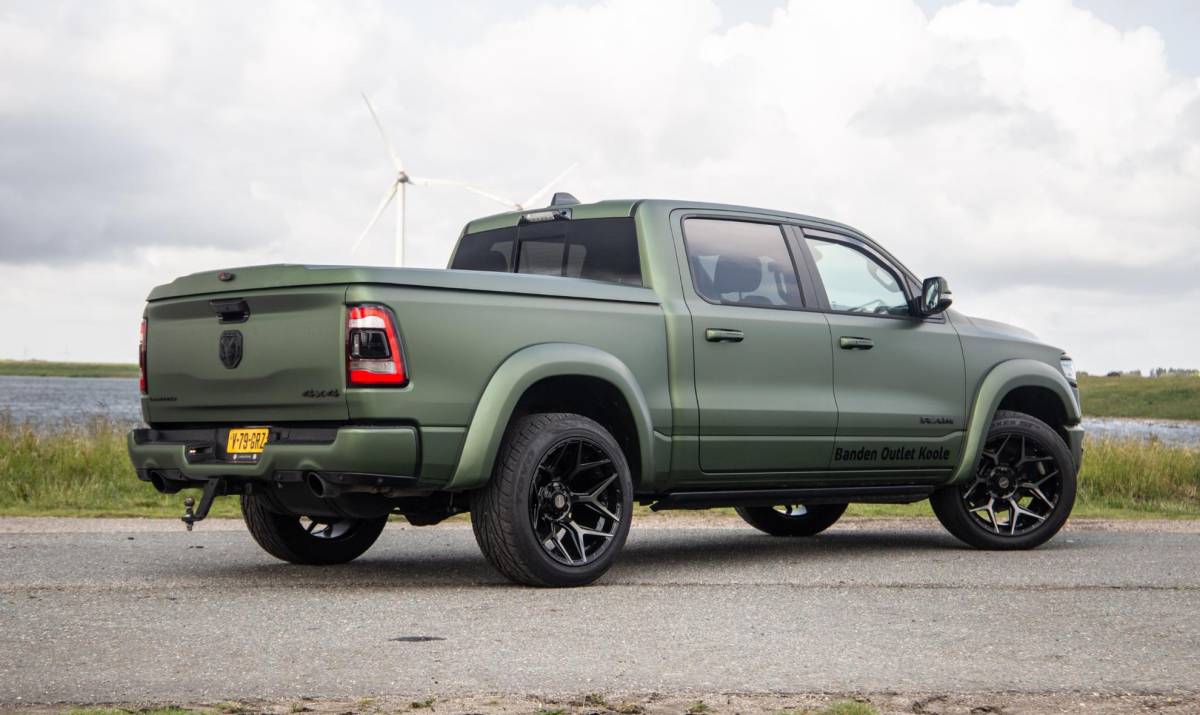 Dodge Ram 1500 Dodge Ram 1500 5.7 V8 4×4 Crew Cab Limited BPM VRIJ / ALL IN PRIJS / PANO / KLEP / WIDE BODY / GARANTIE