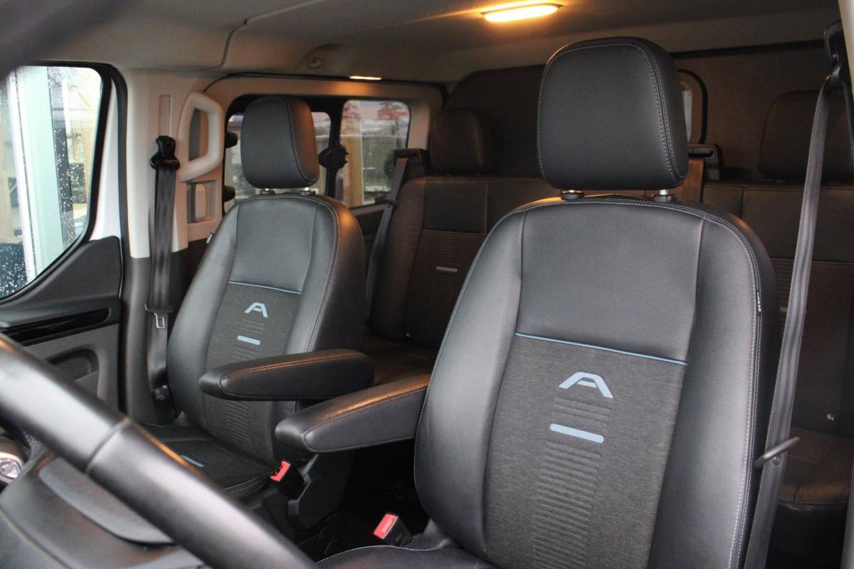 Ford Transit Custom Ford Transit Custom 320 2.0 TDCI L2H1 Limited DC SCI | Trekhaak | Stoelverwarming | Navigatie | Camera | Cruise Control Adaptive |