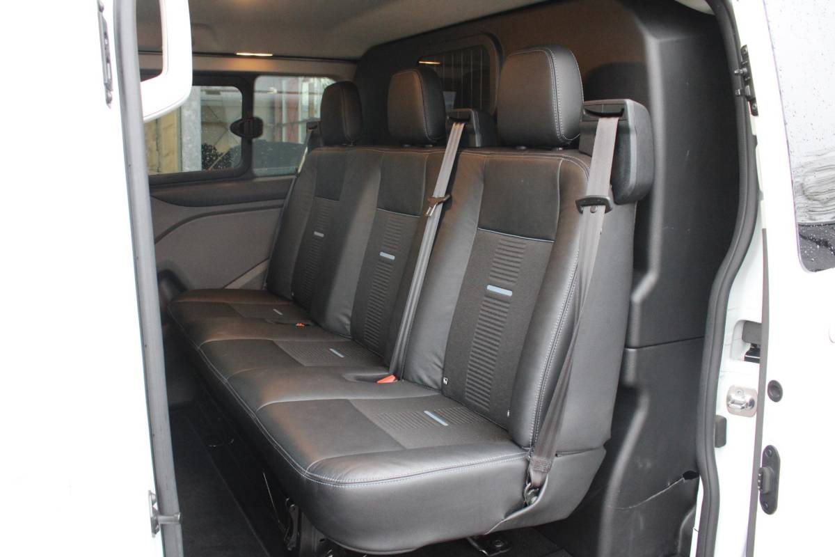 Ford Transit Custom Ford Transit Custom 320 2.0 TDCI L2H1 Limited DC SCI | Trekhaak | Stoelverwarming | Navigatie | Camera | Cruise Control Adaptive |