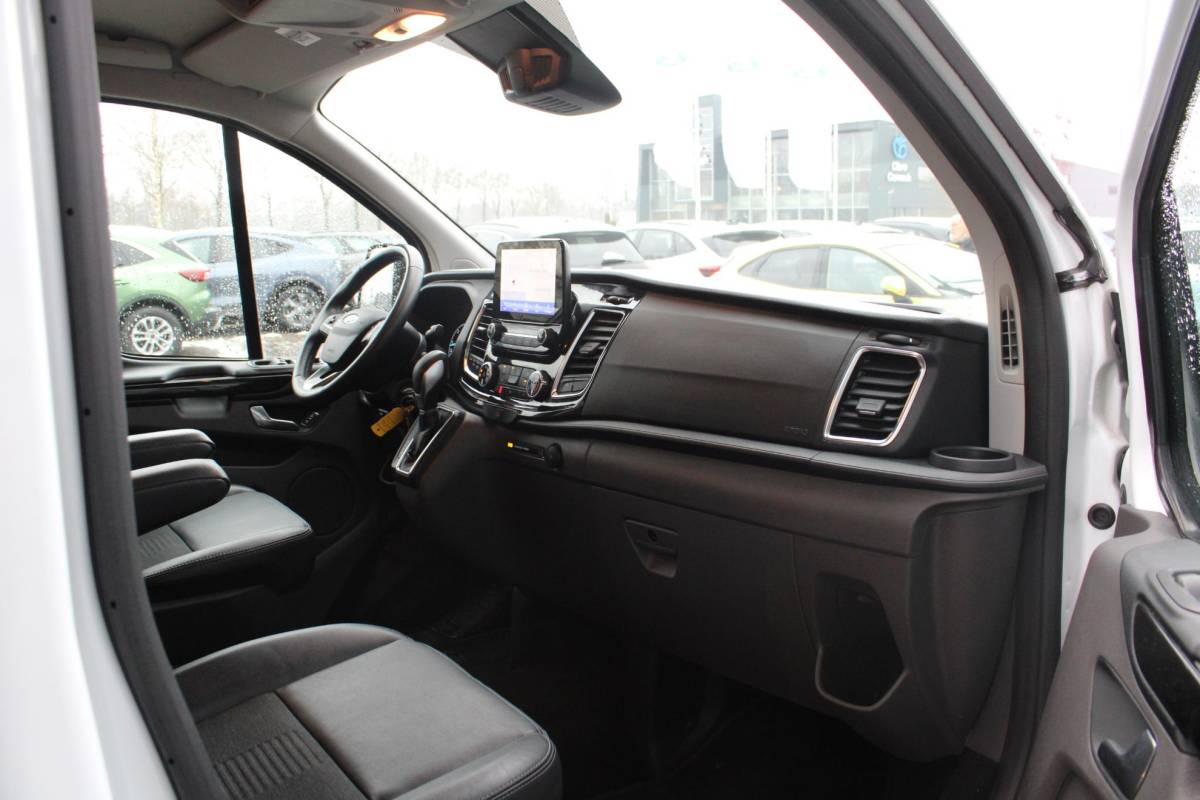 Ford Transit Custom Ford Transit Custom 320 2.0 TDCI L2H1 Limited DC SCI | Trekhaak | Stoelverwarming | Navigatie | Camera | Cruise Control Adaptive |