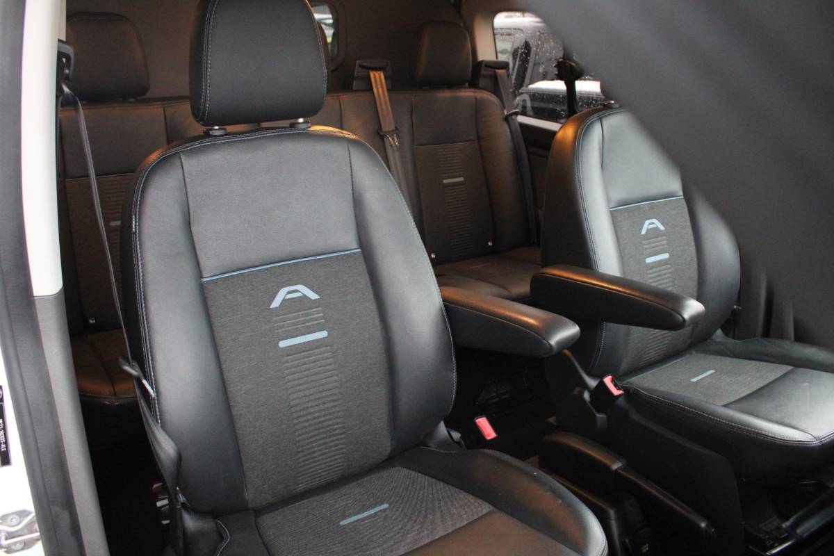 Ford Transit Custom Ford Transit Custom 320 2.0 TDCI L2H1 Limited DC SCI | Trekhaak | Stoelverwarming | Navigatie | Camera | Cruise Control Adaptive |