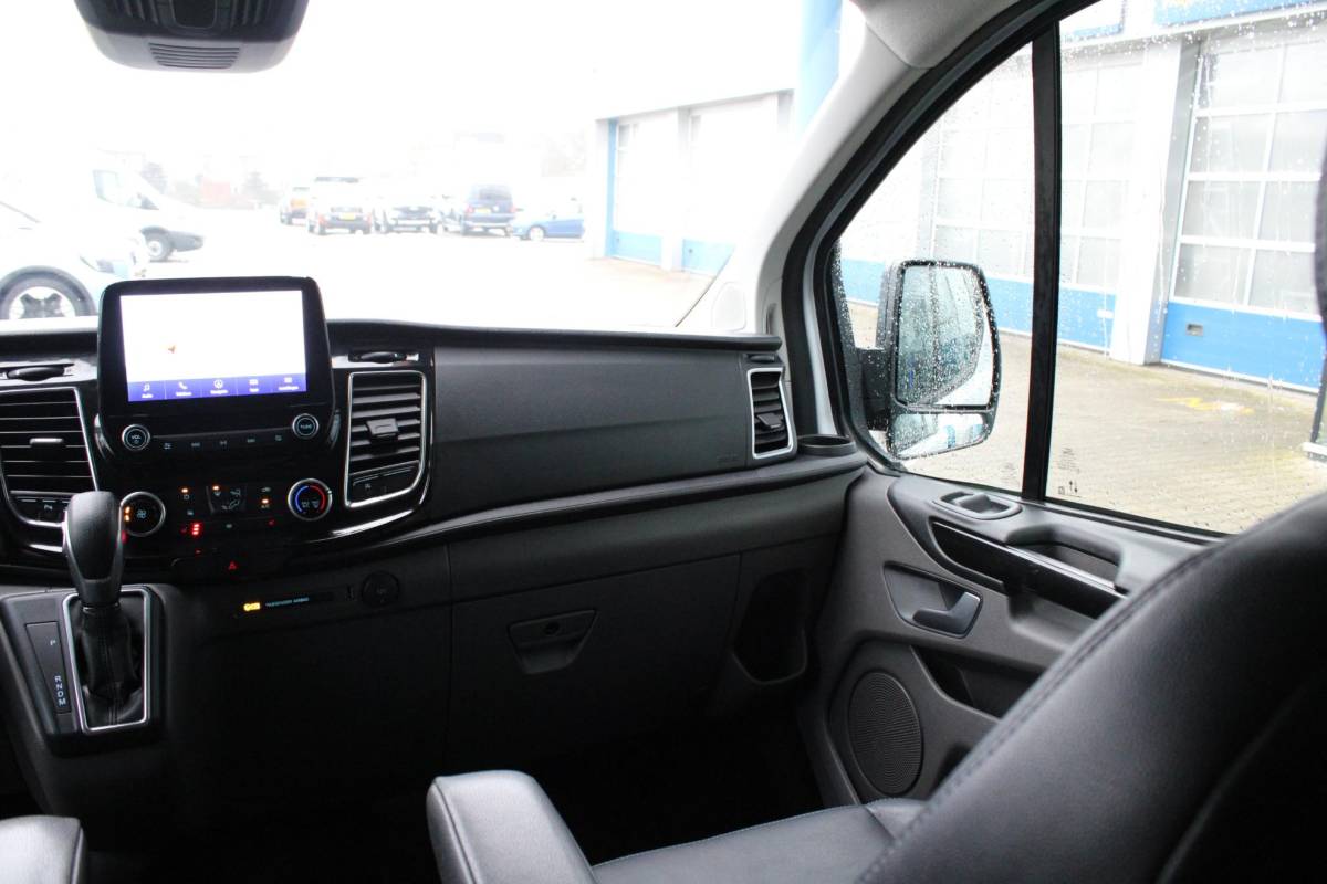Ford Transit Custom Ford Transit Custom 320 2.0 TDCI L2H1 Limited DC SCI | Trekhaak | Stoelverwarming | Navigatie | Camera | Cruise Control Adaptive |