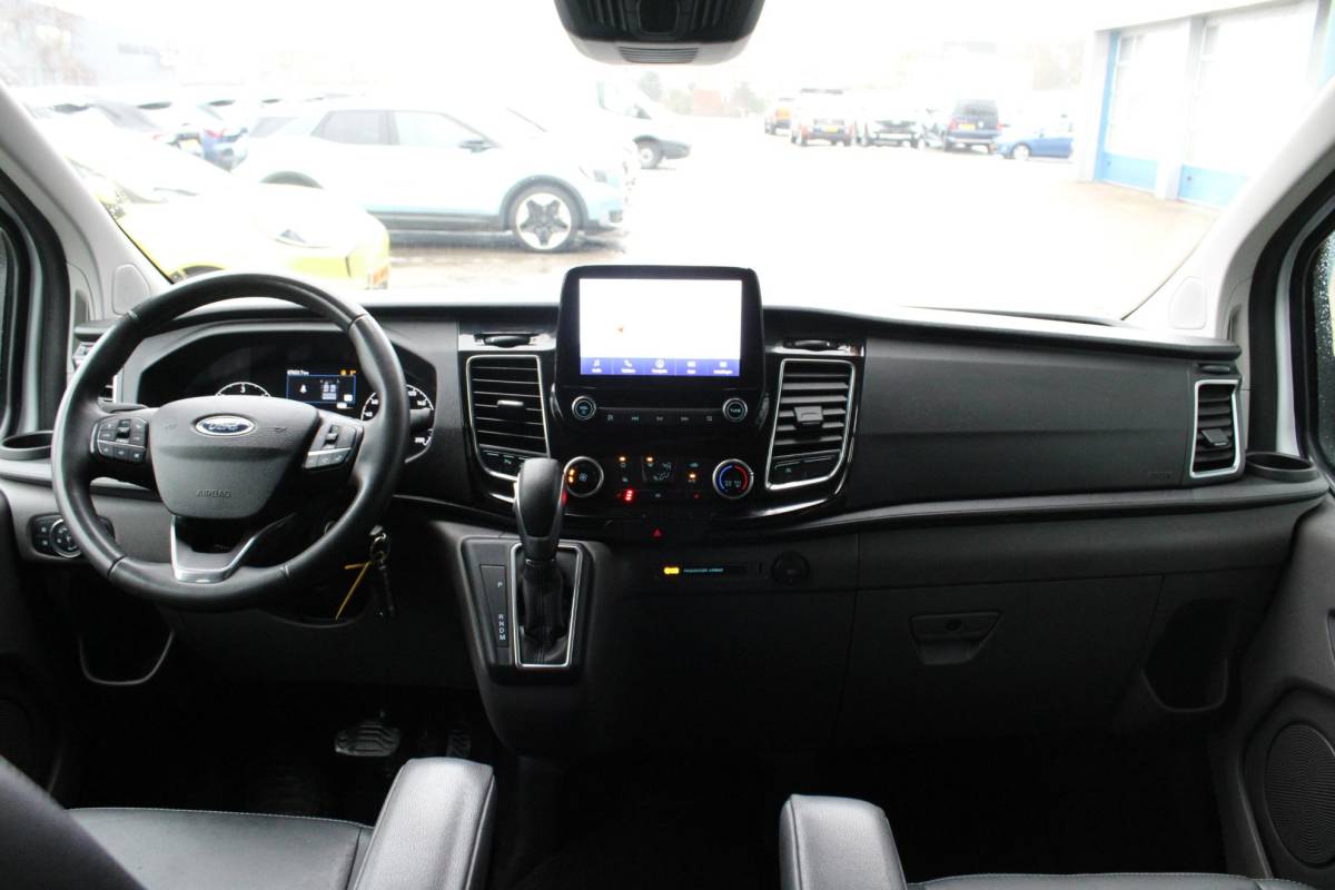 Ford Transit Custom Ford Transit Custom 320 2.0 TDCI L2H1 Limited DC SCI | Trekhaak | Stoelverwarming | Navigatie | Camera | Cruise Control Adaptive |