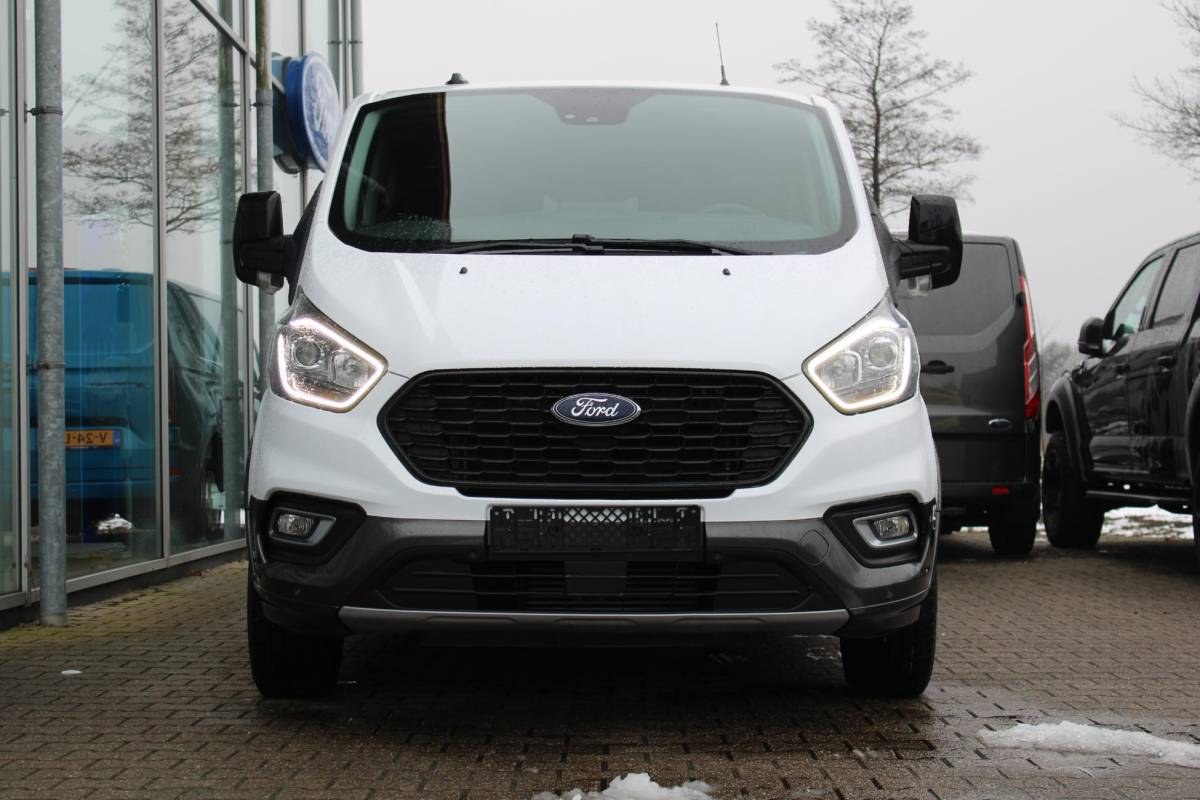 Ford Transit Custom Ford Transit Custom 320 2.0 TDCI L2H1 Limited DC SCI | Trekhaak | Stoelverwarming | Navigatie | Camera | Cruise Control Adaptive |