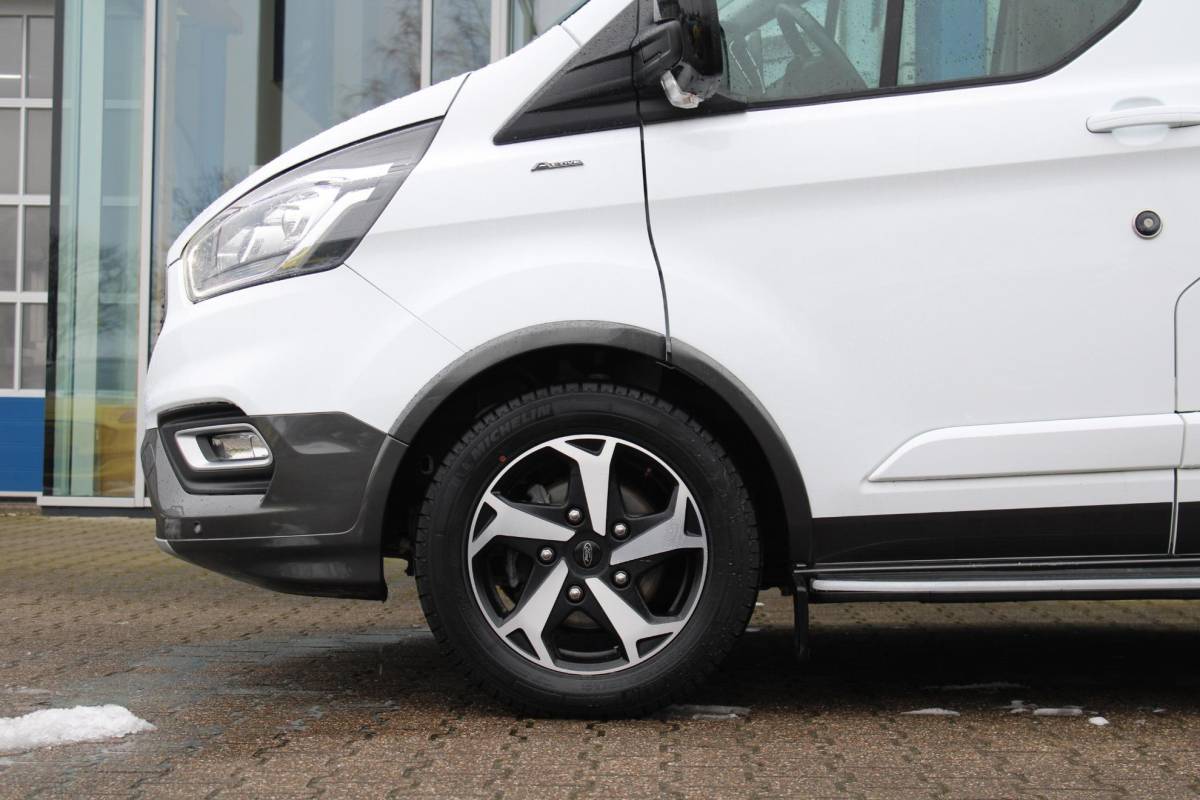 Ford Transit Custom Ford Transit Custom 320 2.0 TDCI L2H1 Limited DC SCI | Trekhaak | Stoelverwarming | Navigatie | Camera | Cruise Control Adaptive |