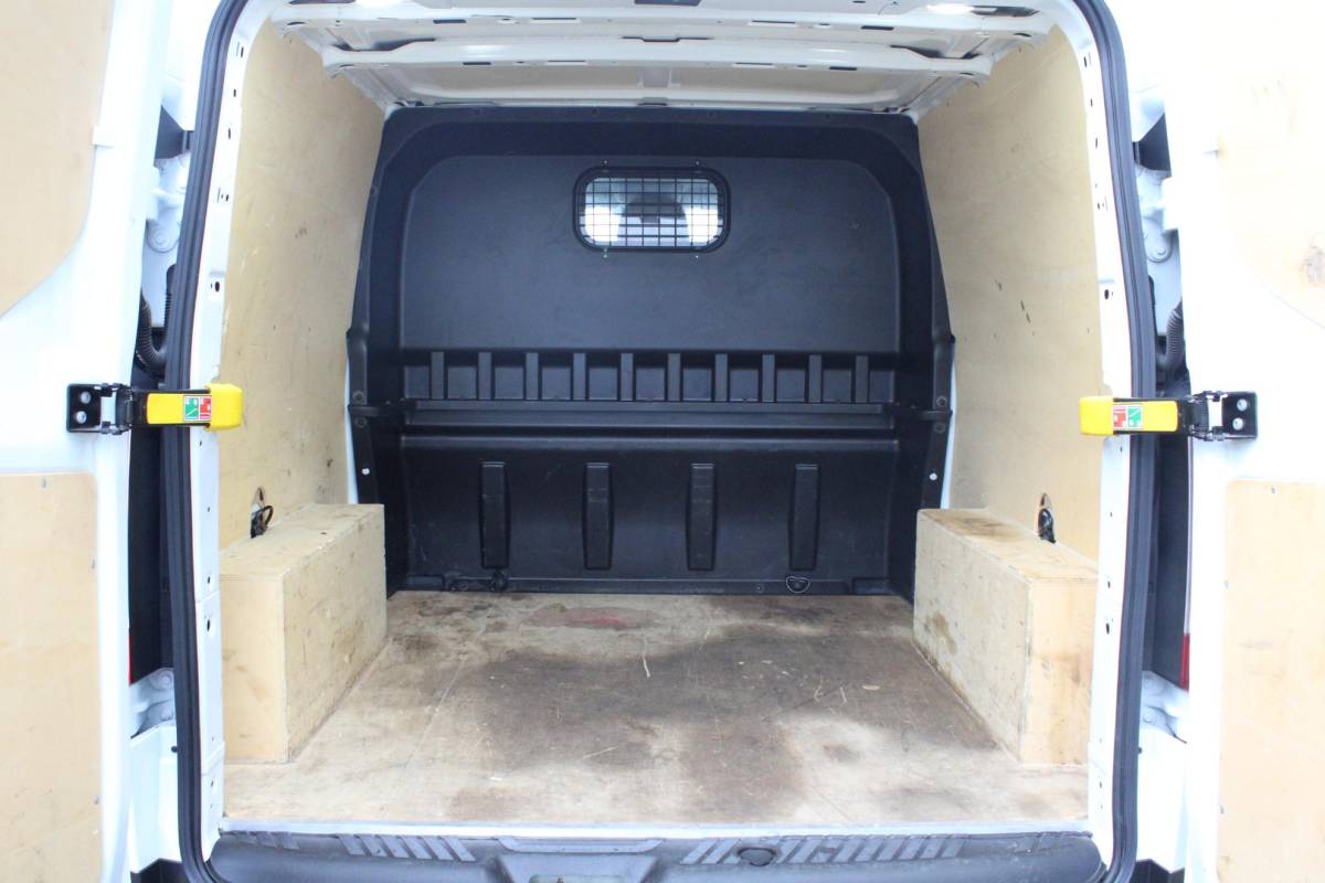 Ford Transit Custom Ford Transit Custom 320 2.0 TDCI L2H1 Limited DC SCI | Trekhaak | Stoelverwarming | Navigatie | Camera | Cruise Control Adaptive |