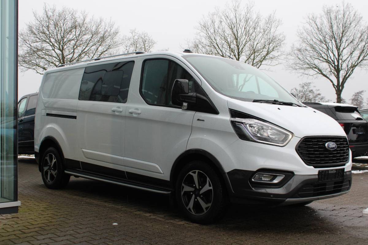 Ford Transit Custom Ford Transit Custom 320 2.0 TDCI L2H1 Limited DC SCI | Trekhaak | Stoelverwarming | Navigatie | Camera | Cruise Control Adaptive |