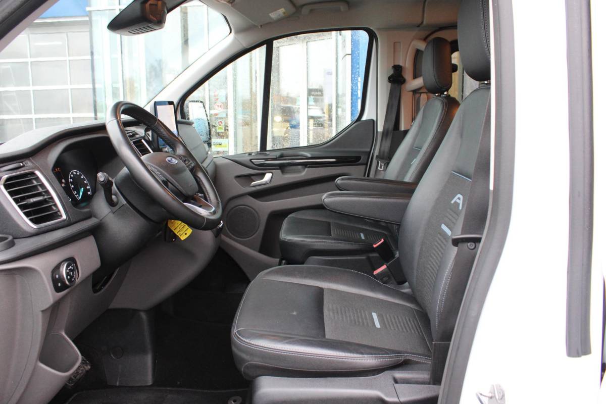Ford Transit Custom Ford Transit Custom 320 2.0 TDCI L2H1 Limited DC SCI | Trekhaak | Stoelverwarming | Navigatie | Camera | Cruise Control Adaptive |