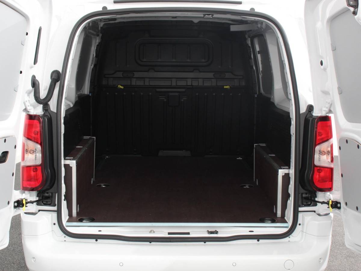 Opel Combo Opel Combo 1.5 BlueHDi 130PK L2 Automaat Navigatie Apple Carplay / Android Auto Trekhaak Airco Camera Cruise Control Parkeersensoren