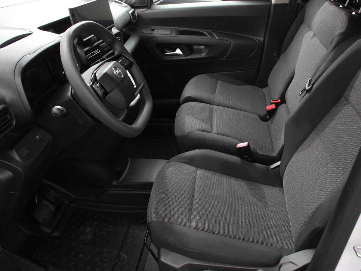 Opel Combo Opel Combo 1.5 BlueHDi 130PK L2 Automaat Navigatie Apple Carplay / Android Auto Trekhaak Airco Camera Cruise Control Parkeersensoren