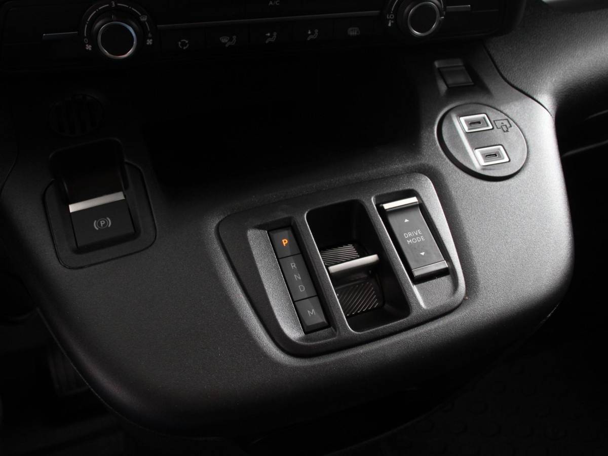 Opel Combo Opel Combo 1.5 BlueHDi 130PK L2 Automaat Navigatie Apple Carplay / Android Auto Trekhaak Airco Camera Cruise Control Parkeersensoren