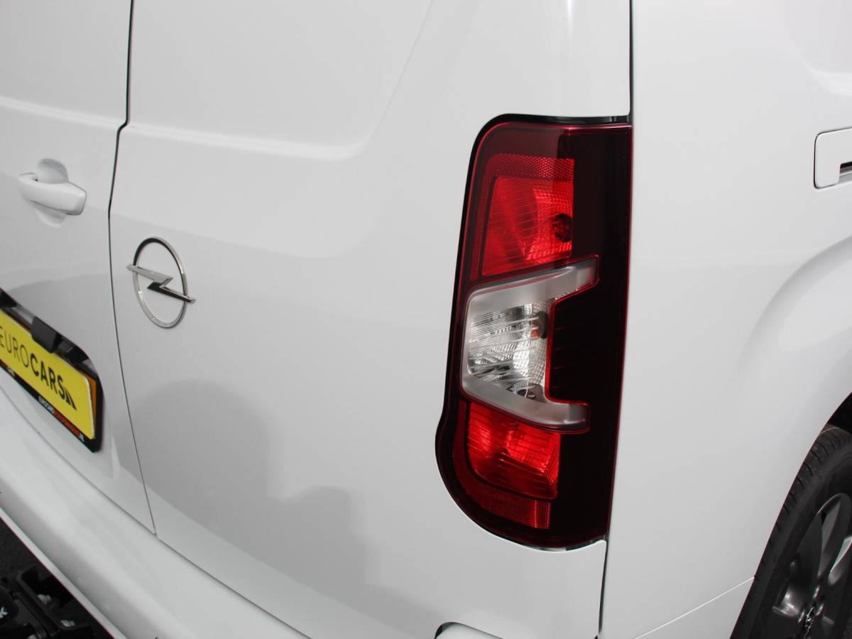 Opel Combo Opel Combo 1.5 BlueHDi 130PK L2 Automaat Navigatie Apple Carplay / Android Auto Trekhaak Airco Camera Cruise Control Parkeersensoren