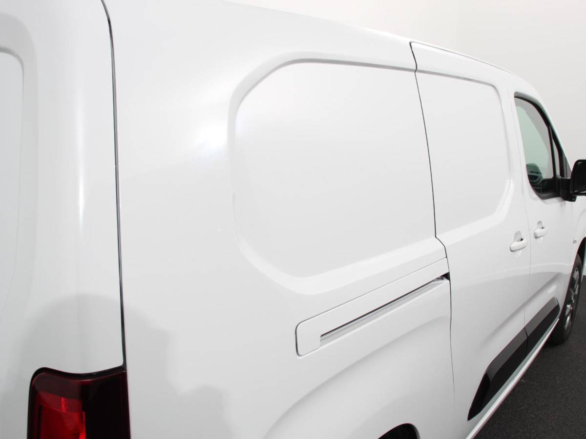 Opel Combo Opel Combo 1.5 BlueHDi 130PK L2 Automaat Navigatie Apple Carplay / Android Auto Trekhaak Airco Camera Cruise Control Parkeersensoren