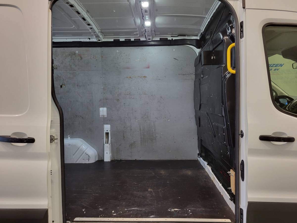 Ford Transit Ford Transit 2.2TDCI L2/H2 2700kg Trekgewicht!