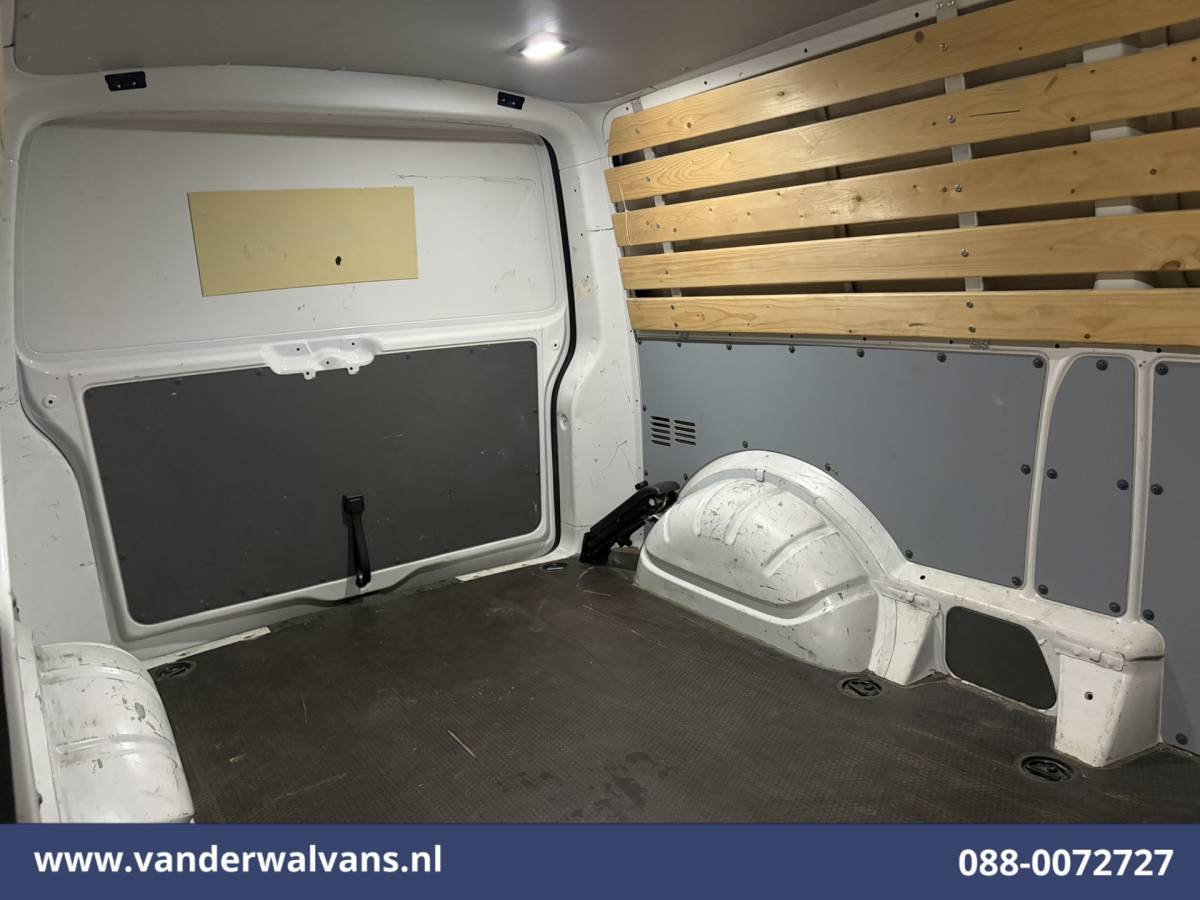 Volkswagen Transporter Volkswagen Transporter 2.0 TDI L2H1 Euro6 Airco | Navigatie | Apple Carplay | Android Auto Bijrijdersbank, Achterklep