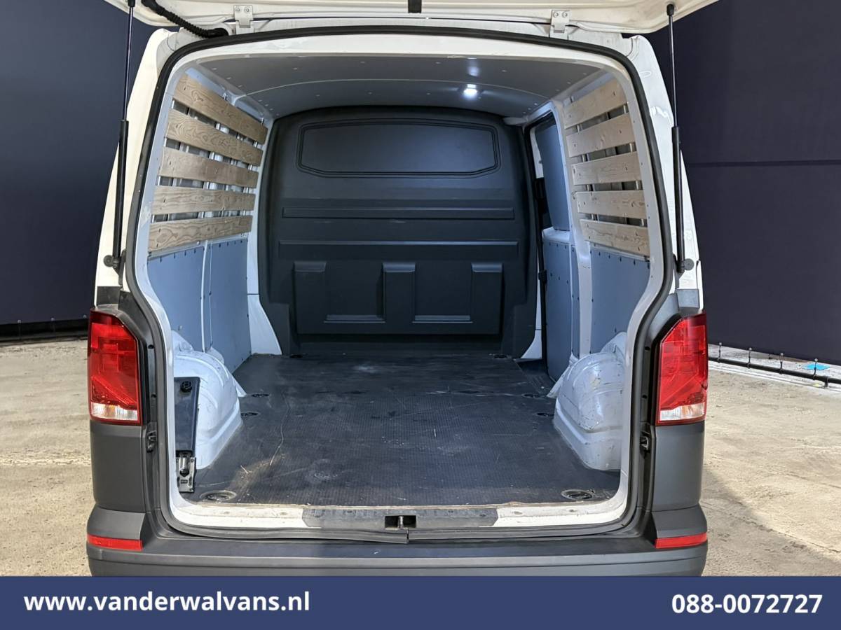 Volkswagen Transporter Volkswagen Transporter 2.0 TDI L2H1 Euro6 Airco | Navigatie | Apple Carplay | Android Auto Bijrijdersbank, Achterklep