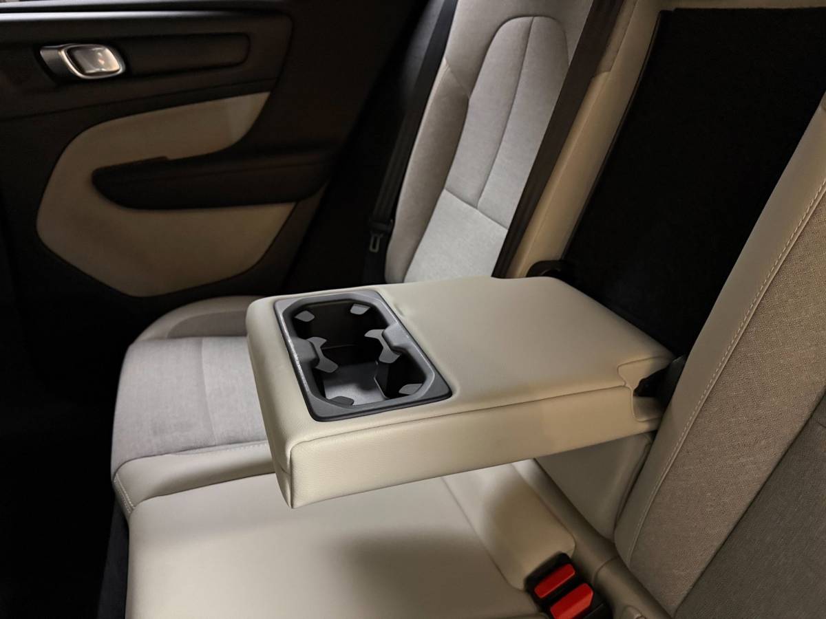 Volvo XC40 Volvo XC40 1.5 T3 Momentum Pro *Automaat* 2de Eigenaar|Carplay|Stoelverw.|Elektr.Achterklep|NAP