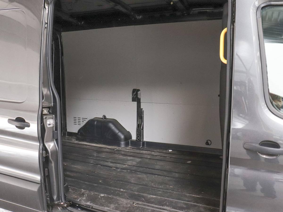 Ford Transit Ford Transit 105PK L2H2 Trend Airco Navi Cruise Control Navigatie Trekhaak