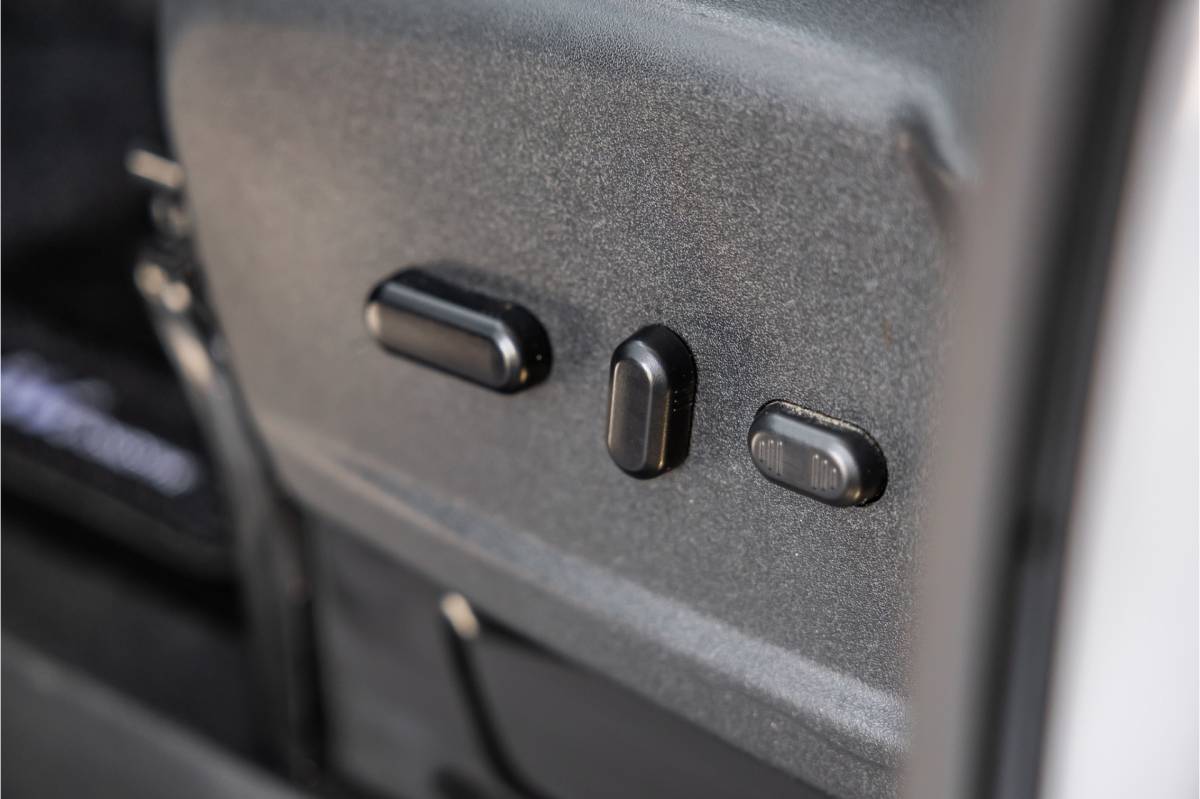 Ford Transit Custom Ford Transit Custom 300 2.0 TDCI DC | Dubbel cabine | L+R Schuifdeur | Elek stoelen | CarPlay | Lederen bekleding | Navigatie | Stoelverwarming | Nieuwe APK | NAP Logisch