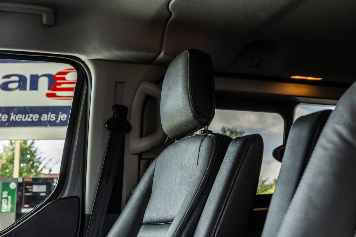 Ford Transit Custom Ford Transit Custom 300 2.0 TDCI DC | Dubbel cabine | L+R Schuifdeur | Elek stoelen | CarPlay | Lederen bekleding | Navigatie | Stoelverwarming | Nieuwe APK | NAP Logisch