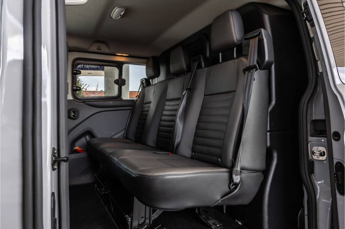 Ford Transit Custom Ford Transit Custom 300 2.0 TDCI DC | Dubbel cabine | L+R Schuifdeur | Elek stoelen | CarPlay | Lederen bekleding | Navigatie | Stoelverwarming | Nieuwe APK | NAP Logisch