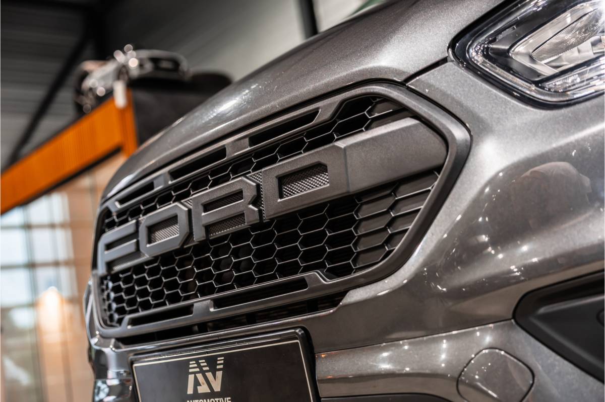 Ford Transit Custom Ford Transit Custom 300 2.0 TDCI DC | Dubbel cabine | L+R Schuifdeur | Elek stoelen | CarPlay | Lederen bekleding | Navigatie | Stoelverwarming | Nieuwe APK | NAP Logisch