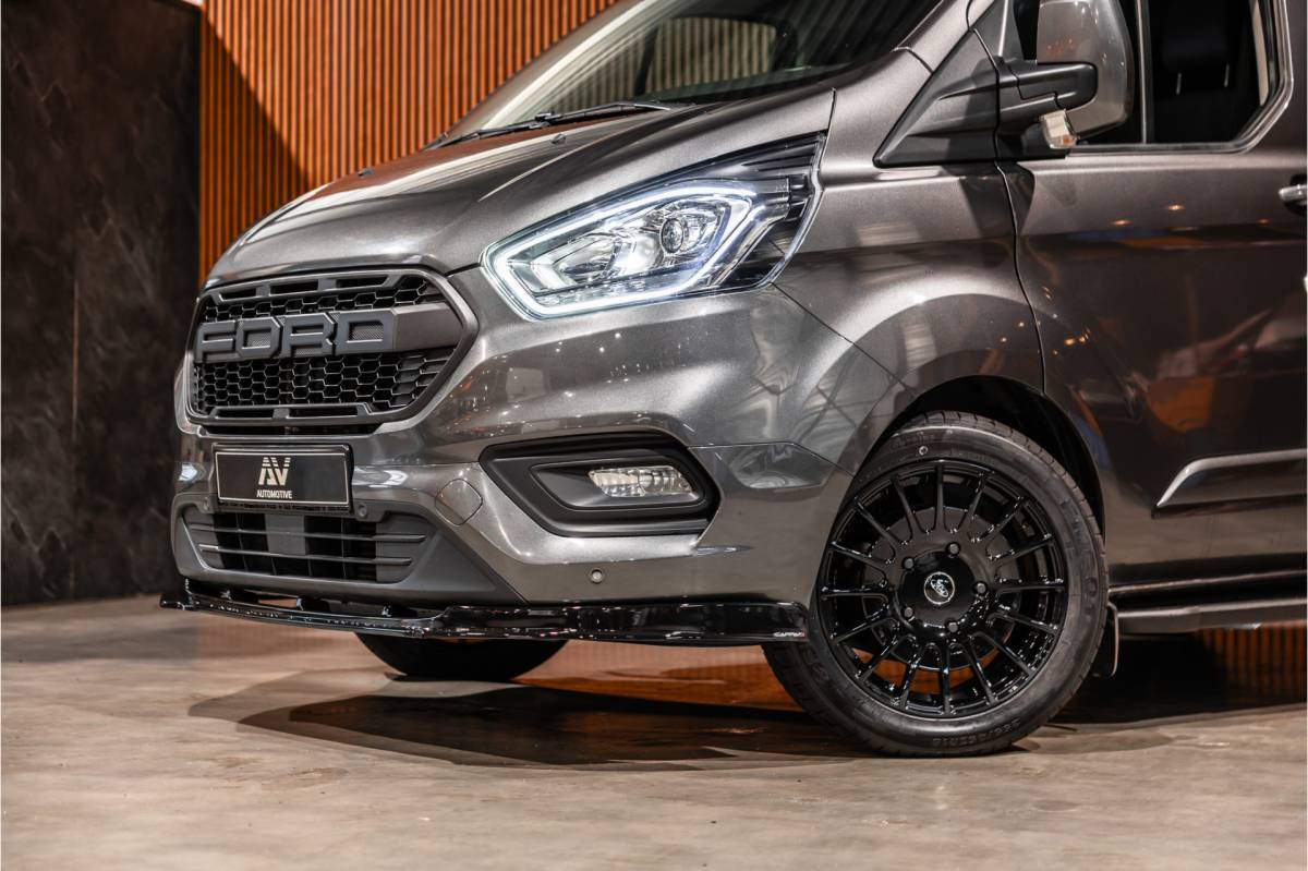 Ford Transit Custom Ford Transit Custom 300 2.0 TDCI DC | Dubbel cabine | L+R Schuifdeur | Elek stoelen | CarPlay | Lederen bekleding | Navigatie | Stoelverwarming | Nieuwe APK | NAP Logisch