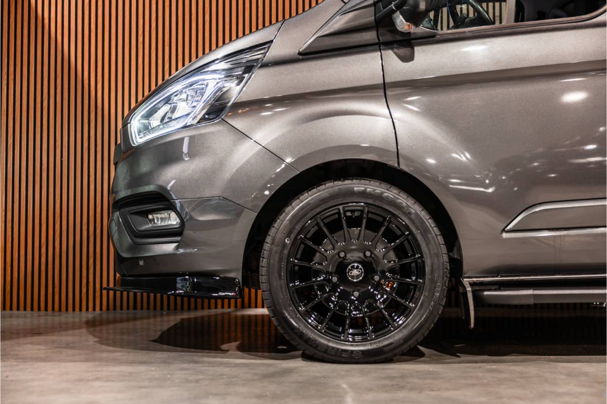 Ford Transit Custom Ford Transit Custom 300 2.0 TDCI DC | Dubbel cabine | L+R Schuifdeur | Elek stoelen | CarPlay | Lederen bekleding | Navigatie | Stoelverwarming | Nieuwe APK | NAP Logisch