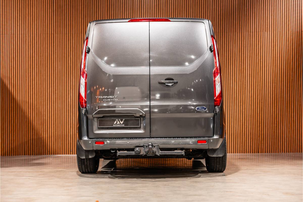 Ford Transit Custom Ford Transit Custom 300 2.0 TDCI DC | Dubbel cabine | L+R Schuifdeur | Elek stoelen | CarPlay | Lederen bekleding | Navigatie | Stoelverwarming | Nieuwe APK | NAP Logisch