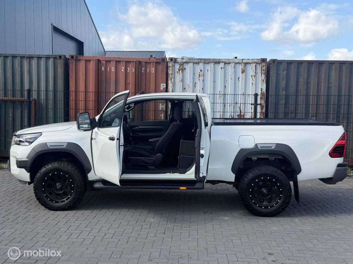 Toyota Hilux Toyota HiLux 2.8 D-4D Professional premium V&B Luchtvering