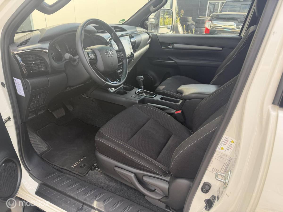 Toyota Hilux Toyota HiLux 2.8 D-4D Professional premium V&B Luchtvering