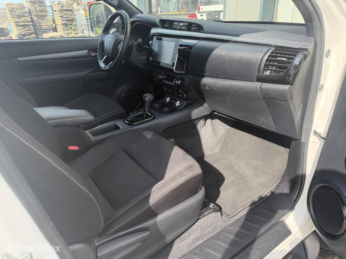 Toyota Hilux Toyota HiLux 2.8 D-4D Professional premium V&B Luchtvering