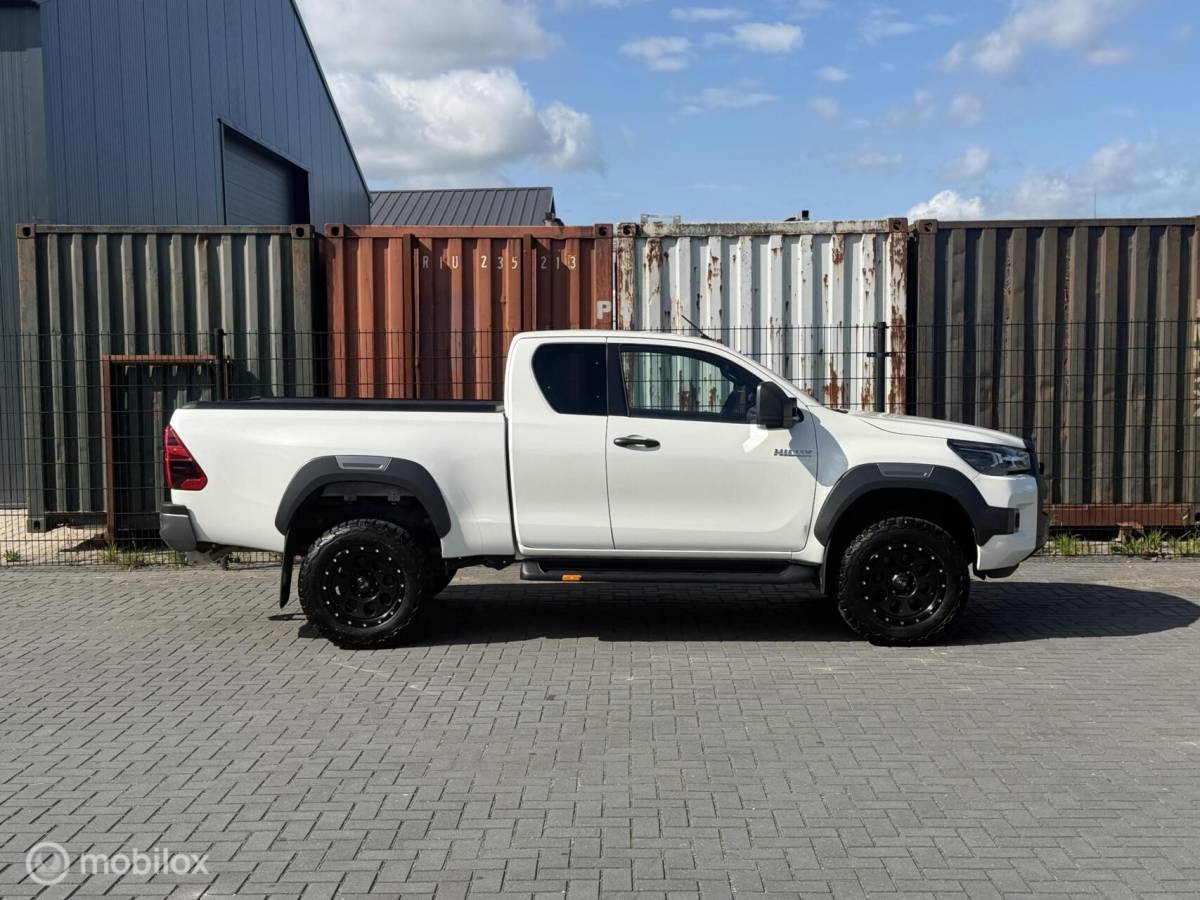 Toyota Hilux Toyota HiLux 2.8 D-4D Professional premium V&B Luchtvering