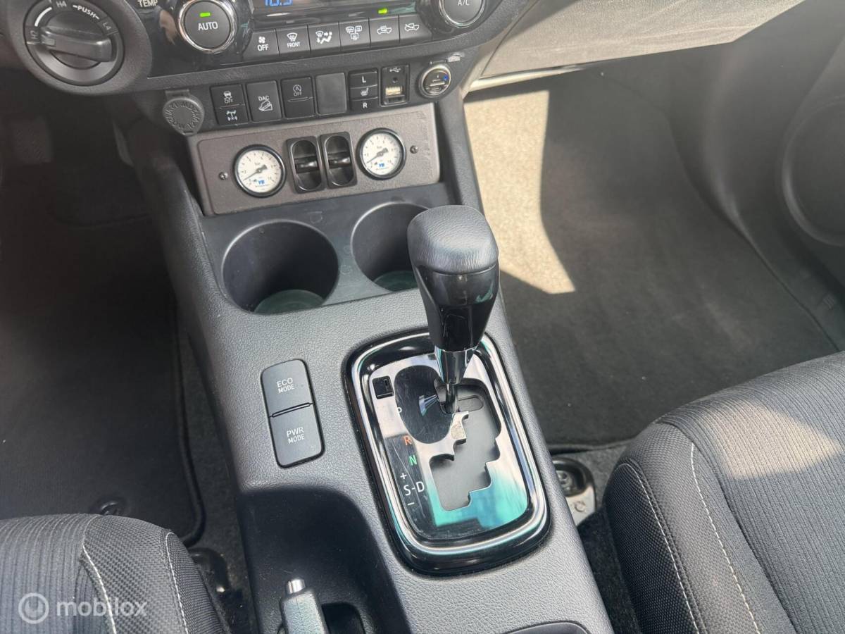 Toyota Hilux Toyota HiLux 2.8 D-4D Professional premium V&B Luchtvering