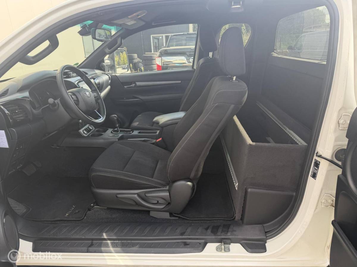 Toyota Hilux Toyota HiLux 2.8 D-4D Professional premium V&B Luchtvering