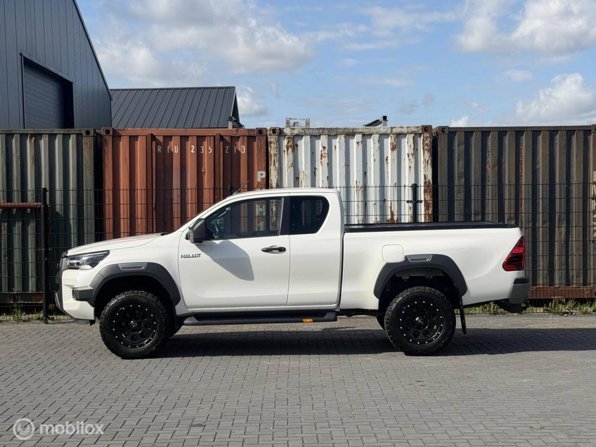 Toyota Hilux Toyota HiLux 2.8 D-4D Professional premium V&B Luchtvering