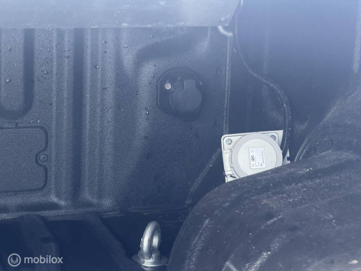 Toyota Hilux Toyota HiLux 2.8 D-4D Professional premium V&B Luchtvering
