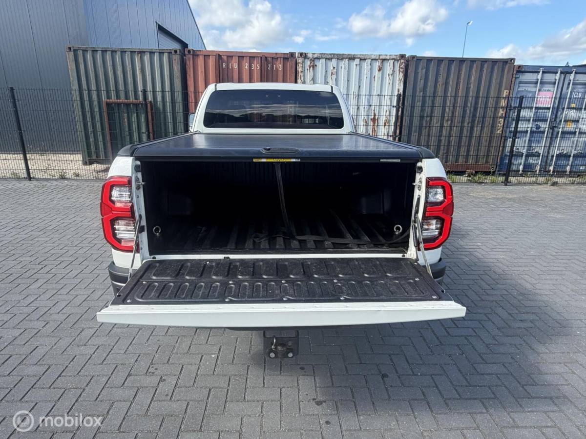 Toyota Hilux Toyota HiLux 2.8 D-4D Professional premium V&B Luchtvering