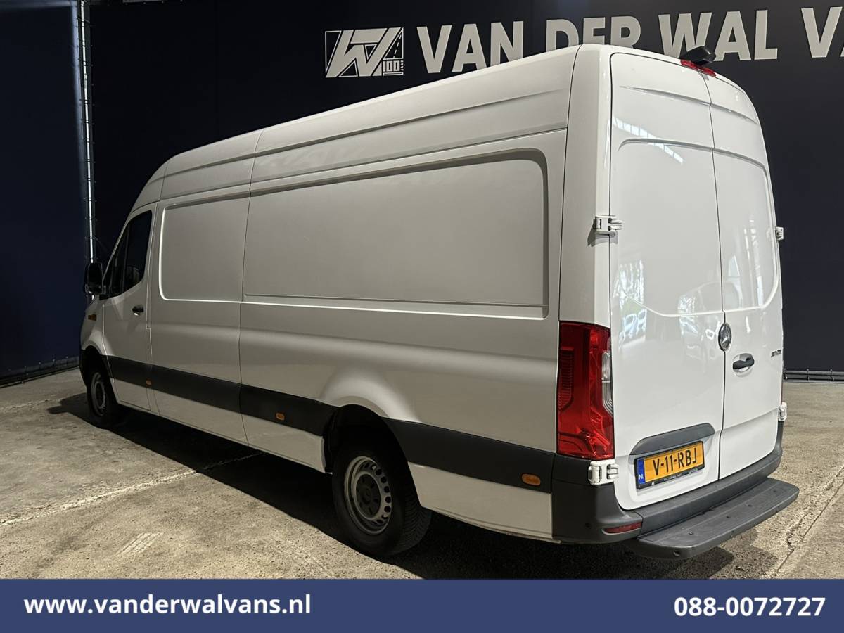 Mercedes-Benz Sprinter Mercedes-Benz Sprinter 317 CDI 170pk L3H2 Euro6 Airco | 360 graden Camera | Navigatie | Apple Carplay | Cruisecontrol Android Auto, Stoelverwarming, Chauffeursstoel, Parkeersensoren, Bijrijdersbank
