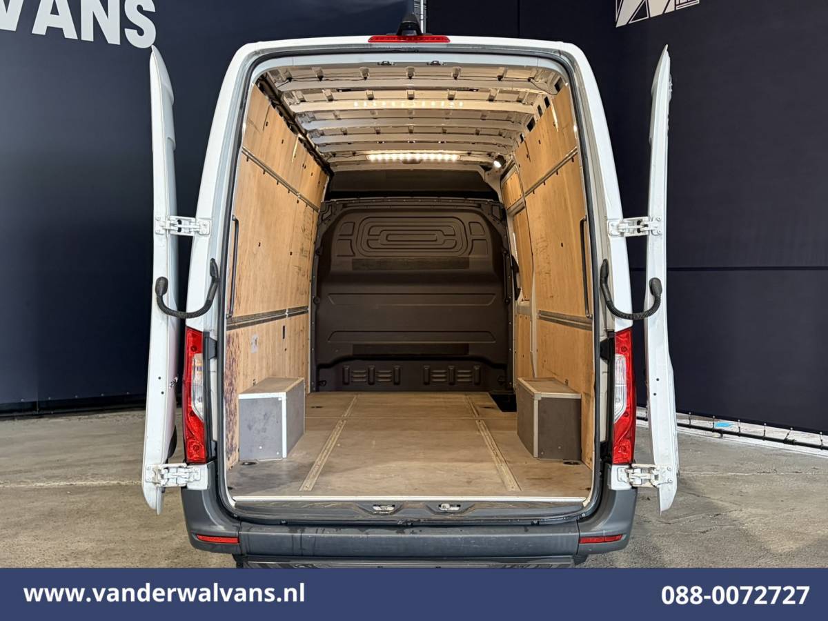 Mercedes-Benz Sprinter Mercedes-Benz Sprinter 317 CDI 170pk L3H2 Euro6 Airco | 360 graden Camera | Navigatie | Apple Carplay | Cruisecontrol Android Auto, Stoelverwarming, Chauffeursstoel, Parkeersensoren, Bijrijdersbank