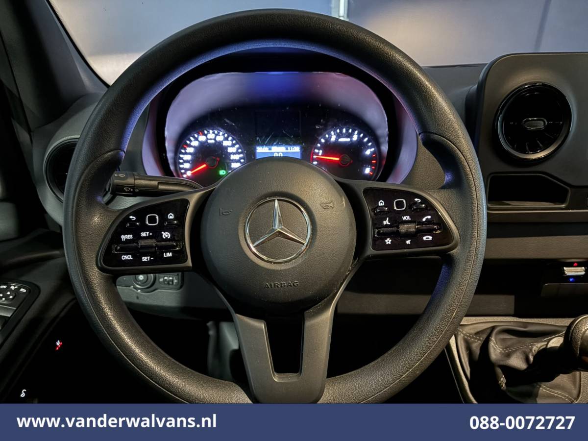 Mercedes-Benz Sprinter Mercedes-Benz Sprinter 317 CDI 170pk L3H2 Euro6 Airco | 360 graden Camera | Navigatie | Apple Carplay | Cruisecontrol Android Auto, Stoelverwarming, Chauffeursstoel, Parkeersensoren, Bijrijdersbank