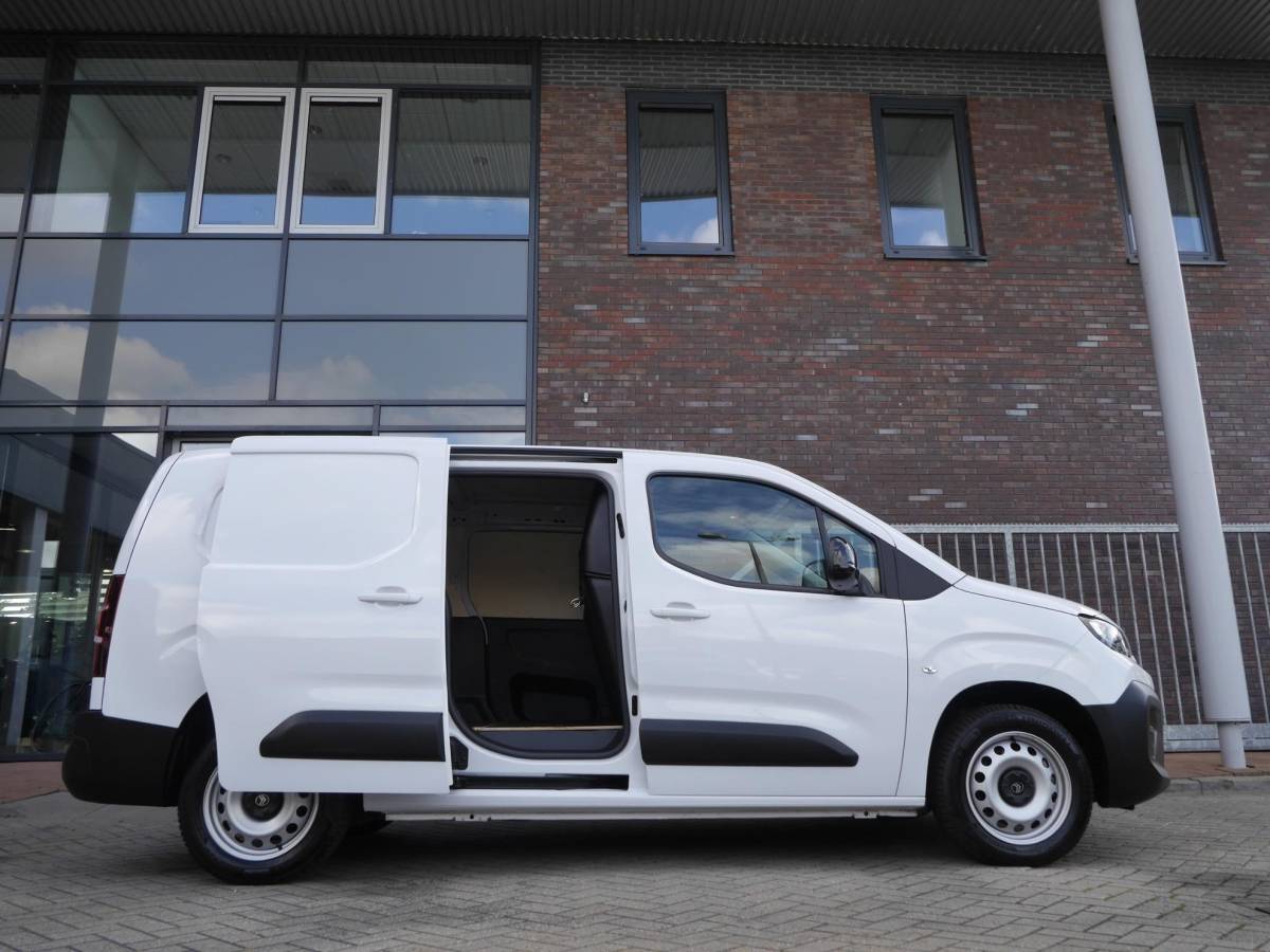 Citroën Berlingo Citroen Berlingo 1.5 BlueHDi 130 EAT8 S&S L2 | Automaat | Keyless entry en start | Climate control | Cruise control | Achteruitrijcamera | Regensensor | Laadruimte betimmering