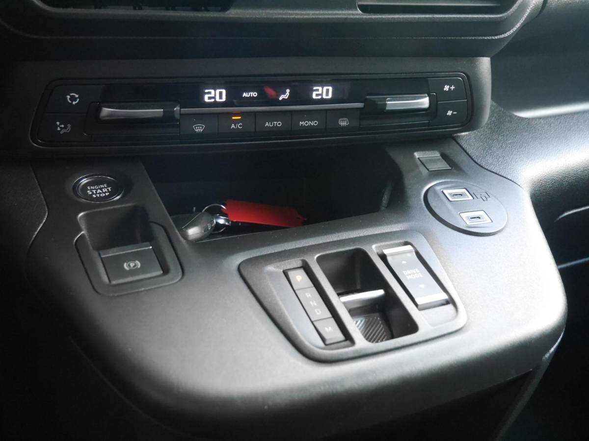 Citroën Berlingo Citroen Berlingo 1.5 BlueHDi 130 EAT8 S&S L2 | Automaat | Keyless entry en start | Climate control | Cruise control | Achteruitrijcamera | Regensensor | Laadruimte betimmering