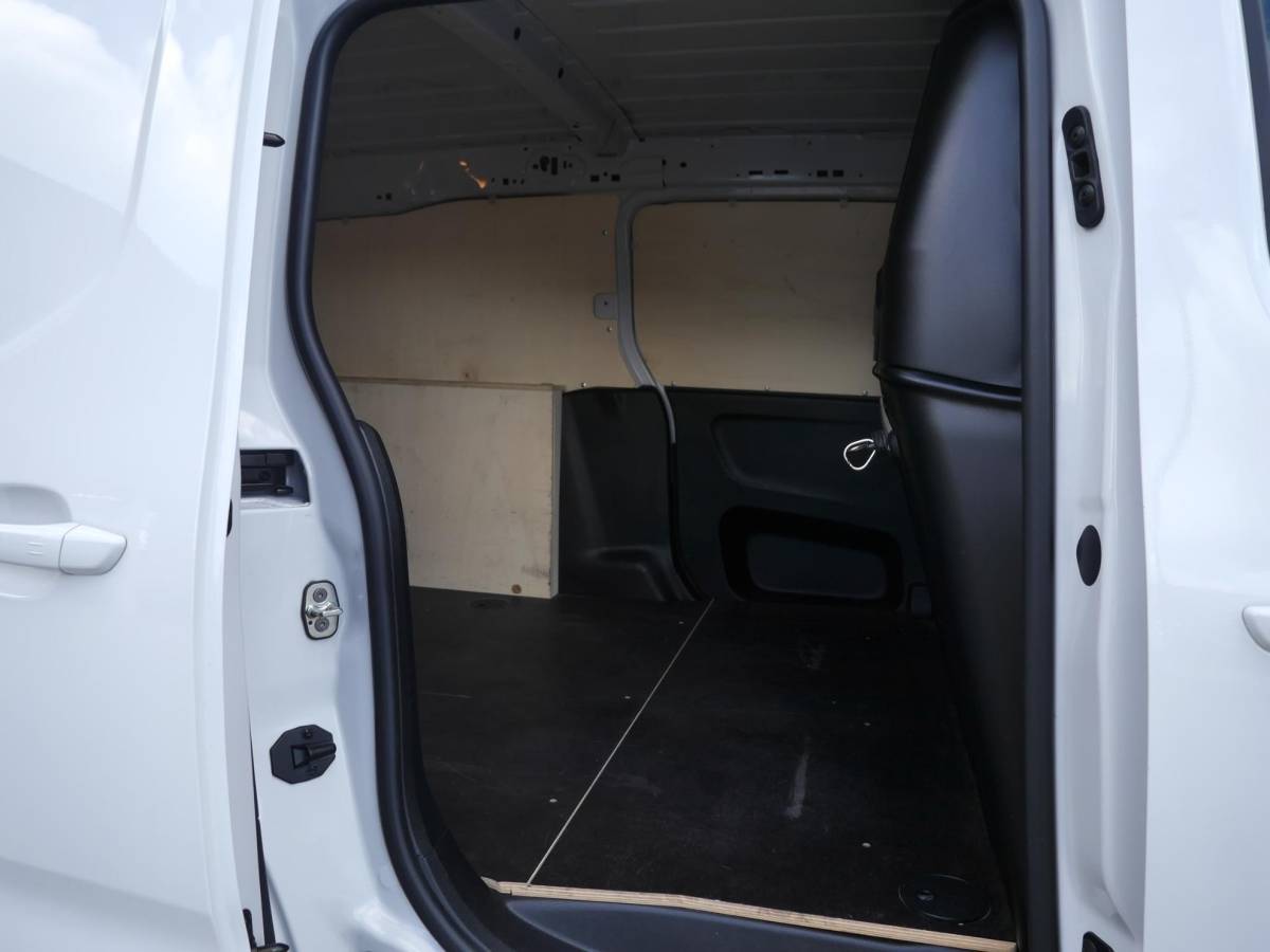 Citroën Berlingo Citroen Berlingo 1.5 BlueHDi 130 EAT8 S&S L2 | Automaat | Keyless entry en start | Climate control | Cruise control | Achteruitrijcamera | Regensensor | Laadruimte betimmering