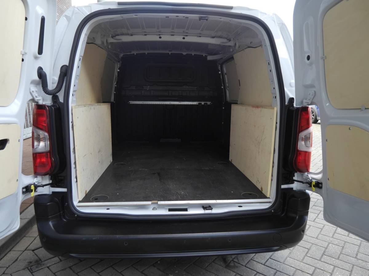 Citroën Berlingo Citroen Berlingo 1.5 BlueHDi 130 EAT8 S&S L2 | Automaat | Keyless entry en start | Climate control | Cruise control | Achteruitrijcamera | Regensensor | Laadruimte betimmering