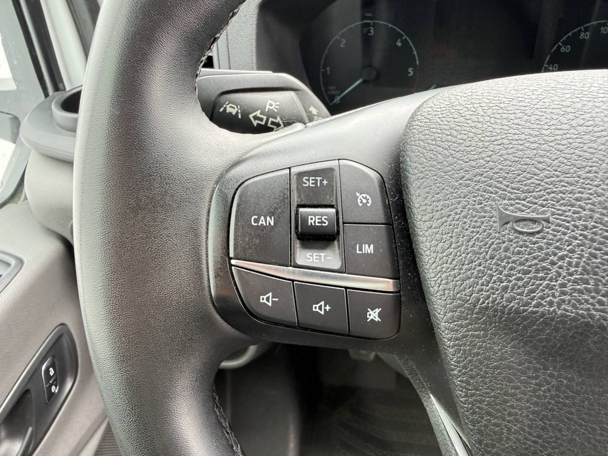 Ford Transit Ford Transit 2.0 TDCI 130PK Laadklep Airco Bakwagen Cruise Control Lane Assist Koffer Meubelbak