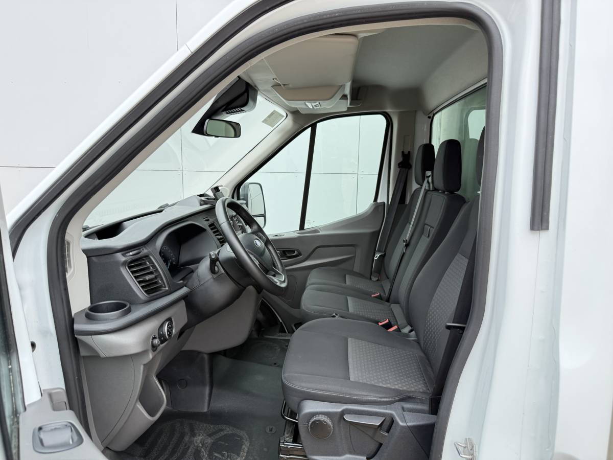 Ford Transit Ford Transit 2.0 TDCI 130PK Laadklep Airco Bakwagen Cruise Control Lane Assist Koffer Meubelbak