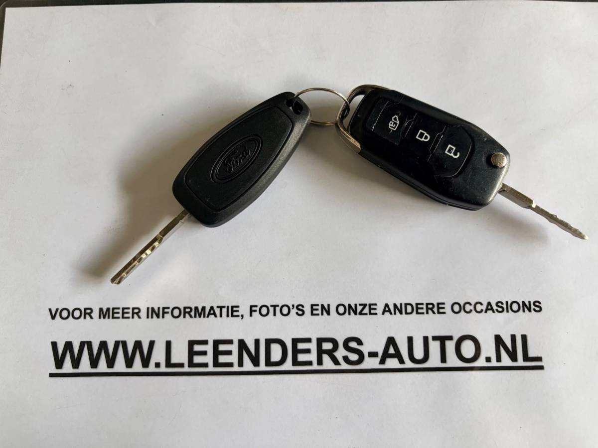 Ford Transit Connect Ford Transit Connect L2H1 Automaat 1.5 EcoBlue 120pk euro6 3persoons Limited, Dakdragers, Trekhaak, RIJKLAARPRIJS!